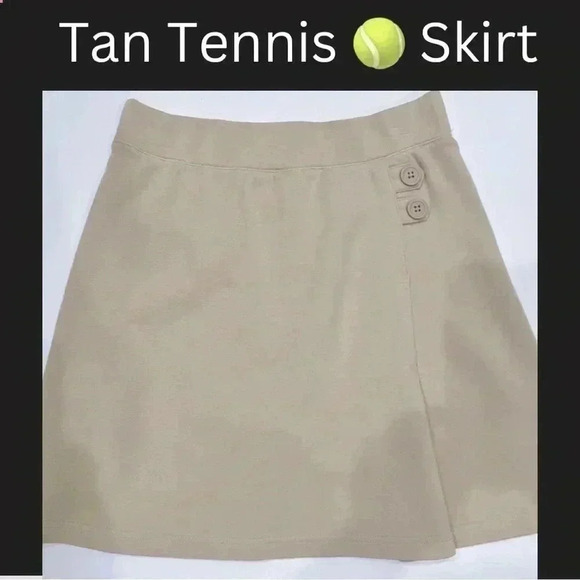 TENNIS 🎾 SKIRT Tan, knit, button detailing, built in shorts - Picture 1 of 7